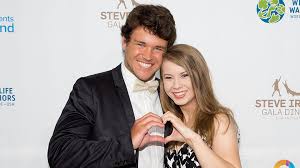 Her middle name sue was taken from her father's dog sui. Bindi Irwin Pregnant See The Newlywed S Adorable Announcement Access