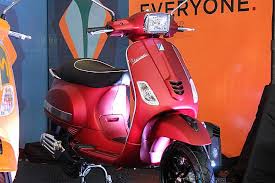 Namun pada bagian eksterior yang paling santer terilhat ialah penggunaan lampu vespa sprint yang berbentuk sedikit kotak dengan kaca spion oval. Vespa S 125 I Get Ini Yang Bikin Dia Menggoda Motovaganza Com Line Today