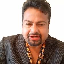 Kab tak Baawli Gend Bankar Ghumoge. 2 paise kamaao... Mere jaise Aish Karo  Dagaddallo..