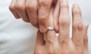 To dry, gently rub jewelry with a silver cloth or microfiber towel. How To Clean Silver Rings Express Co Uk