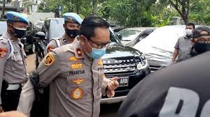 Pn jakarta timur perintahkan jaksa hadirkan rizieq shihab di sidang online. Dilimpahkan Ke Kejari Jaktim Sebagai Tersangka Brigjen Prasetijo Utomo Berseragam Polisi Lengkap Warta Kota