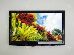 Creme vanian marmor tv wand im hintergrund, dieses material ist aus dem iran, ist es sehr schwer, ölig, helligkeit kann bis zu 100 grad, es ist ausreichend inventar, mine direkten vertrieb. Led Fernseher An Der Wand Hintergrund Mit Natur Szene Auf Tv Bildschirm Lizenzfreie Fotos Bilder Und Stock Fotografie Image 63854921