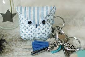 Tutoriels Et Modeles Faire Un Porte Clefs En Tissu Porte Clef Porte Cle Hiboux En Tissu