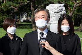 달동네 옥탑방에서 힘겹지만 행복하게 살아가는 연희네 가족. Wu5bsta9metem