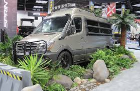 This Looks Like The Sprinter That Appeared In The Movie Jurassic World Mercedes Camion Jurassic