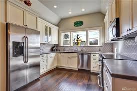 904 N Sheridan Ave Tacoma Wa 98403 3 Beds 3 Baths Beige Kitchen Beige Kitchen Cabinets Kitchen Designs Photos