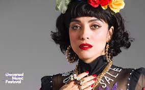 Mon laferte es en la actualidad la cantante y compositora chilena más escuchada en spotify en todo el mundo. Mon Laferte Teatro Real