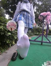 网路收集系列] 萌犬1只户外裸白丝VIP福利帖[21P] – 青年美圖