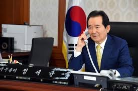정세균 전 국무총리가 동영상 소셜미디어(sns) 틱톡에 올린 독도 홍보용 영상이 17일 한 서양 할머니가 주인공인 틱톡 영상과 비슷하다는 의혹이 온라인커뮤니티를 중심으로 확산하고 있다. ì´ë¦¬ì‹¤ ì •ì„¸ê·  ì´ë¦¬ í•­ì˜ ë¬¸ìž ì•ˆ ë°›ì•˜ë‹¤ ë°˜ë°• í•œê²½ë‹·ì»´
