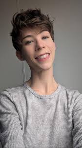 Needs to be shorter but not unhappy with it : r/shorthairedhotties