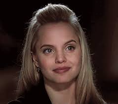 Полное имя — мена александра сувари (mena alexandra suvari). American Beauty Gif Find Share On Giphy Mena Suvari American Beauty Movie American Beauty