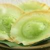 Sekarang kamu pelajari dulu cara membuat kulit crepes agar kamu bisa membuat banyak variasi. 1