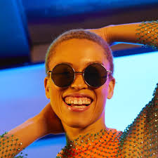 Heloise, Maya, Sofian et Myd ont tous leur paire de solaires Signature  Krys, et toi ?, Découvre la collection à partir de 19€, et trouve ton style  dans ton magasin Krys ...