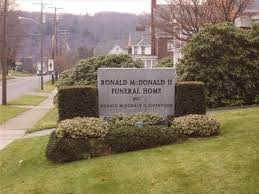 Quite Possibly The Worst Names For Funeral Homes Ever 16 Pics Funeral Home Funny Pictures Funny Couple Pictures