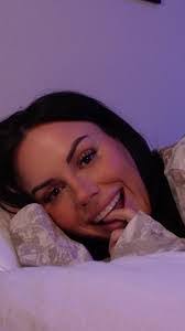 Simone Hope's Instagram, Twitter & Facebook