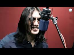 Siang malam hanyalah engkau yang selalu hadir dalam anganku. Lirik Lagu Kasih Slam