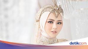 Jenita Janet Cerita Berikan Papan Uang Besar Saat Ultah Suami