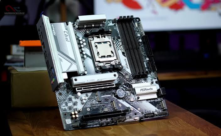 Perbandingan fitur motherboard mahal dan motherboard menengah