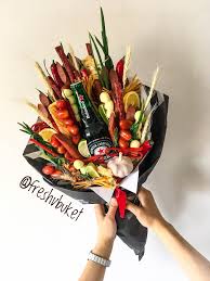 что подарить мужчине на день рождения у которого все есть Freshvbuket Vkusnyj Muzhskoj Appetitnyj Buketik Buket Iz Butylok Sedobnye Kompozicii Buket Iz Konfet Na Den Rozhdeniya