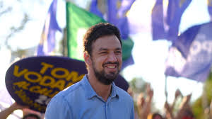 Join facebook to connect with tomás vodanovic alcalde de maipú and others you may know. Tomas Vodanovic Candidato Rd A Alcalde Por Maipu Busca Devolverle La Seriedad La Dignidad Y El Compromiso Al Municipio