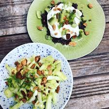 Salade Tres Fraiche Et Snow Labneh De Julien Sebbag Recette Cuisine Vegetarienne Recette Salade Recette De Plat