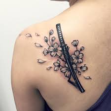 Tatouages 50 Dessins Fleuris Pour Un Esprit Romantique Tattoos For Women Tattoo Styles Back Tattoo Women