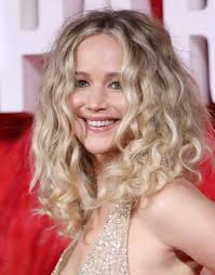 Jennifer Lawrence Natural Curly Hair Medium Curly Hair Styles Medium Length Curly Hair Curly Hair Inspiration