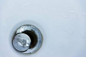 Polieren sie alle vier monate eine badewanne, um optimale ergebnisse zu erzielen. Badewanne Reinigen Mit Diesen Tipps Und Tricks Wird Dein Bad Blitzsauber Allesfuerdaheim