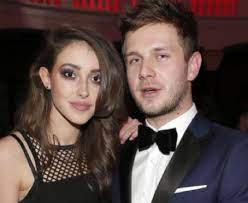 Para spotyka się od roku i pomimo chwilowego rozstania, najwyraźniej uznała, że nie może bez. Antoni Krolikowski And Samuela Gorska Dating Gossip News Photos
