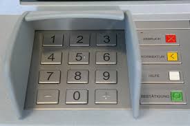Skimmingul este o metodă modernă de a fura datele și banii celor care folosesc bancomatele. Bancile Castiga Peste 200 Mil Euro An Din Comisioanele Incasate La Atm Uri Cati Bani Pierd Romanii Cand Scot Bani De La Bancomat Incont Stirileprotv Ro