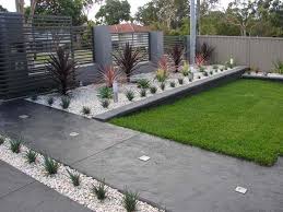 Simple Landscaping Ideas For Front Yard Australia Home Dignity A key to this is to adding plants of various sizes will provide a sense of depth to your front yard.