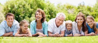 Mother, father, children son and daughter on nature on sunset. Construye Tu Familia Feliz Psicologia Positiva Montevideo