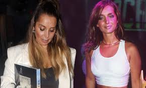 Louise, 1995'in sonlarında first avenue yönetimi ve emi records ile rekor bir anlaşma imzaladı. Louise Redknapp 45 Takes Style Inspiration From Her Eternal Heyday On Night Out Daily Mail Online