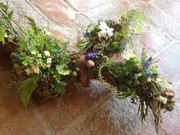 Log Arrangement With Spring Flowers Demo For Florabundance Design Days Francoise Weeks Flower Arrangements Arrangement Growing Flowers