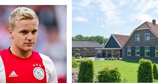 Donny van de beek is niet langer vrijgezel. Donny Van De Beek Goals