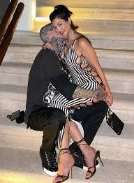 Oct 27, 2020 · looking good, kourtney kardashian! Scott Disick Still Very Bitter About Kourtney Kardashian S Romance With Travis Barker Mortified About Leaked Dm