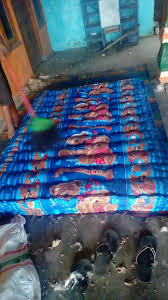 Bantal berbahan kedua material itu lebih mudah disesuaikan dengan bentuk kepala, sehingga tidak membuat sulit bergerak. Kain Kasur Kapuk Lukisan