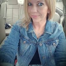 Mary Mell's Instagram, Twitter & Facebook