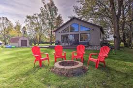 Living in detroit lakes offers residents a dense suburban feel and most residents own their homes. Cabin And House Vacation Rentals In Detroit Lakes Airbnb
