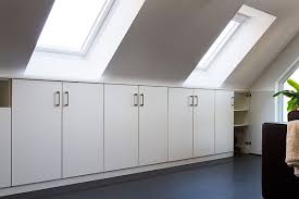 Schrank nach maß in deinem design.bestimme die abmessungen, ausstattung und farbe.egal ob hochschrank, sideboard, regal oder hängeschrank.in unserm. Einbauschrank In Einer Dachschrage Fuisting Tischlerei Soest