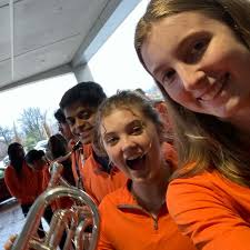 Welcome back Horn-Nation to WaHornWa Wednesday!! This will be the first (of  many 😆) introductions of the horns during game weeks. This game against  URichmond, we will be introducing Emma Swartz!! Hey