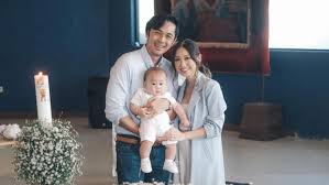Kryz uy, the wife of pinoy big brother: Look Slater Young Kryz Uy Get Baby Scott Baptized Inquirer Entertainment