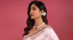 The following year she delivered another blockbuster hit main khiladi tu anari (1994) where she starred. Shilpa Shetty Mirrors Her Mother In Latest Instagram Post See Pics Lifestyle News The Indian Express