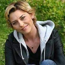 46 yaşındaki oyuncu fit görüntüsüyle dikkat çekerken makyajsız hali takipçilerinden tam not aldı. Ece Uslu Eceuslu18 Twitter