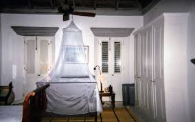 Jeffrey epstein is massaged by his assistant and surrounded by a bevy of it is not known exactly when the images were taken but epstein bought the island in 1998 for. Las Fotos Ineditas De La Isla Privada De Jeffrey Epstein