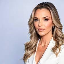 Ofelia Madrigal's Instagram, Twitter & Facebook