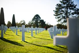 Le comité du débarquement a organisé une cérémonie au cimetière. Cimetiere Americain De Colleville Sur Mer Normandie Tourisme