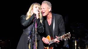 Start your work week in the best way: Fleetwood Mac Stevie And Lindsey Sing Happy Birthday To Christine Mcvie Youtube