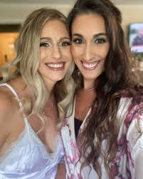 Diana Larose's Instagram, Twitter & Facebook