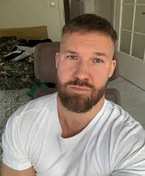 I've never seen two sane sisters, one is always laid back and the other  always has anger issues